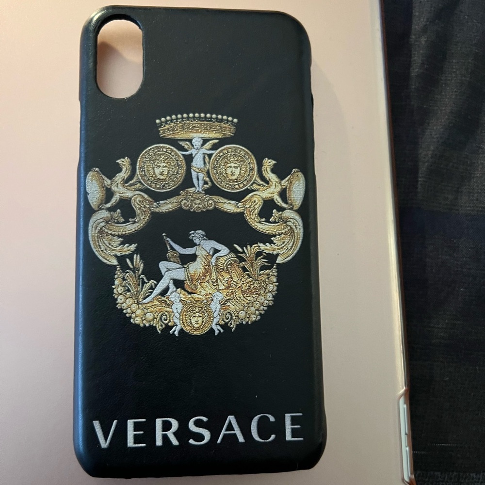 Versace iphone 10 case without box
Size: iPhone X - XR - iPhone 10
Versace